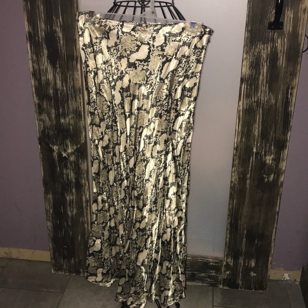 H & M snakeskin skirt